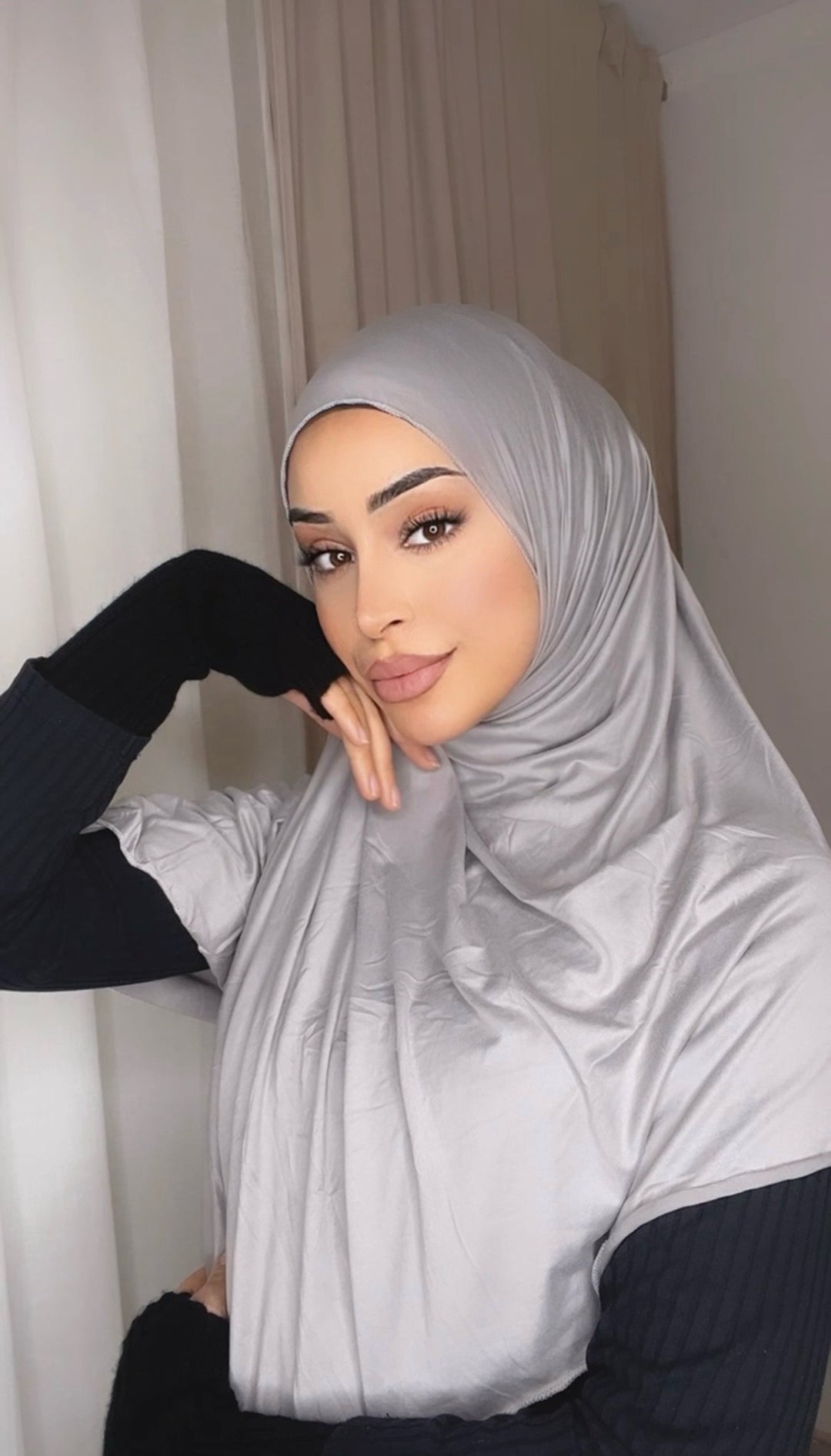 Jersey hijab – genaaid bij de kin