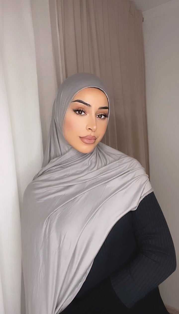Jersey hijab – genaaid bij de kin